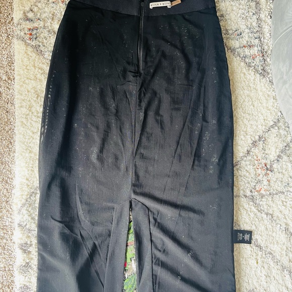 Alice&Olivia Midi sequin skirt. - Picture 6 of 8